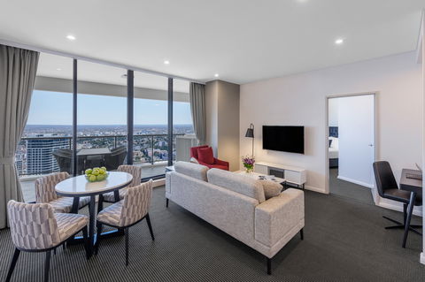 Meriton Suites Kent Street - Tourism Adelaide 9