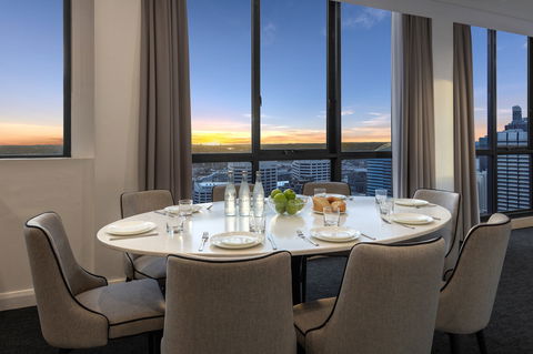 Meriton Suites Pitt Street - Tourism Adelaide 3