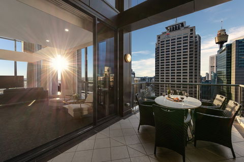 Meriton Suites Pitt Street - Tourism Adelaide 4