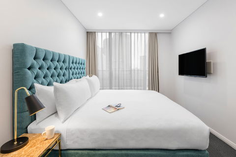 Meriton Suites Pitt Street - Tourism Adelaide 9