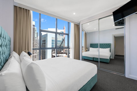 Meriton Suites Pitt Street - Tourism Adelaide 17