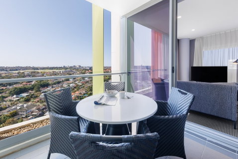 Meriton Suites Zetland - Tourism Adelaide 4