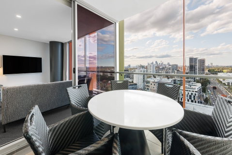 Meriton Suites Zetland - Tourism Adelaide 7