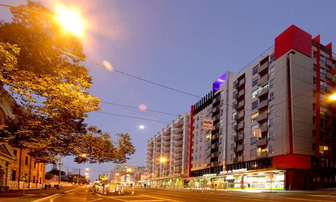Arrow On Swanston - Tourism Adelaide 1