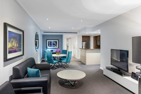 Meriton Suites World Tower - Tourism Adelaide 2