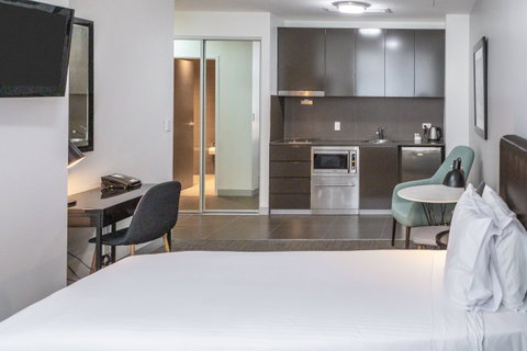 Holiday Inn & Stes Sydney Bondi Junction - Tourism Adelaide 2
