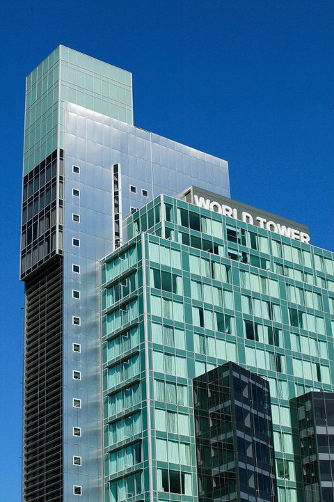 Meriton Suites World Tower - Tourism Adelaide 0