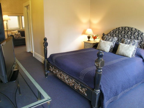 The Russell Hotel - Tourism Adelaide 1