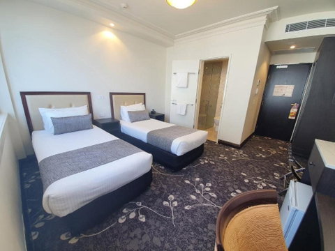 Burke & Wills Hotel - Tourism Adelaide 1