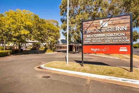 Macquarie Inn - Tourism Adelaide 0