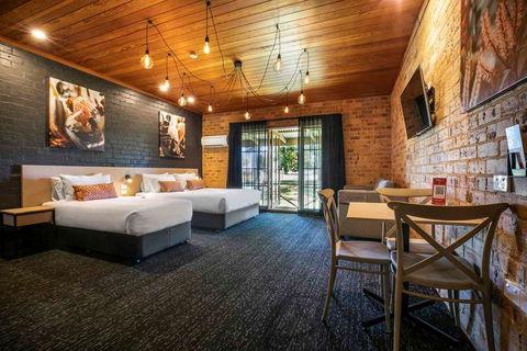 Macquarie Inn - Tourism Adelaide 1