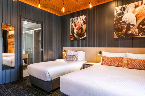 Macquarie Inn - Tourism Adelaide 2