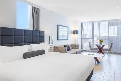 Meriton Suites Broadbeach - Tourism Adelaide 1