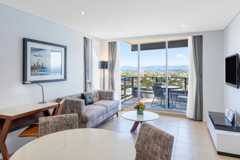 Meriton Suites Broadbeach - Tourism Adelaide 2