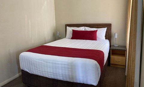 Ashton Townhouse Motel & Suites Tumut - Tourism Adelaide 1