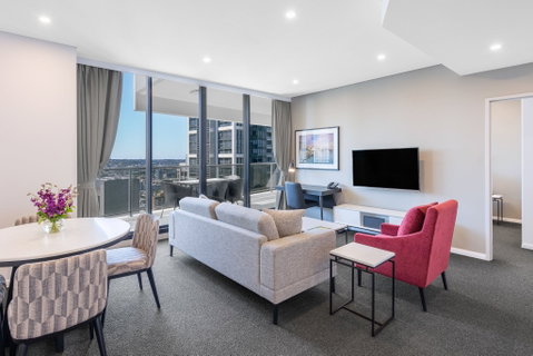 Meriton Suites Kent Street - Tourism Adelaide 4
