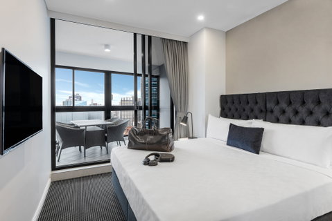 Meriton Suites Kent Street - Tourism Adelaide 12