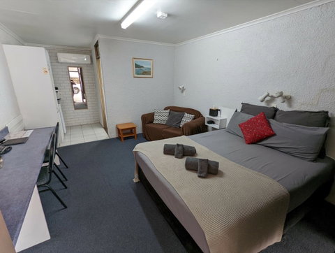 Abajaz Motor Inn - Tourism Adelaide 0