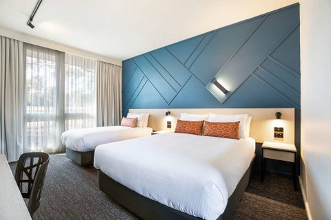 Nightcap at Sandown Park Hotel - Tourism Adelaide 1