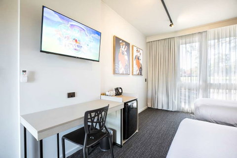Nightcap at Sandown Park Hotel - Tourism Adelaide 2
