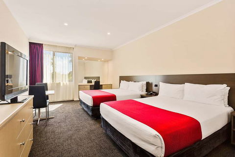 Quality Hotel Manor - Tourism Adelaide 2