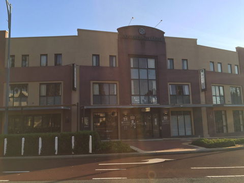 Joondalup City Hotel - Tourism Adelaide 0
