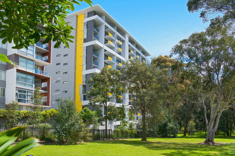 Astra Apartments MacQuarie Park - Tourism Adelaide 0