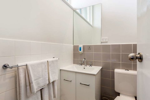 Nightcap at Ashley Hotel - Tourism Adelaide 1