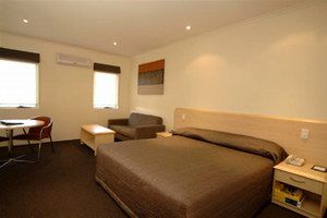 Red Bridge Motor Inn - Tourism Adelaide 1