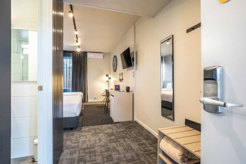 Nightcap at Keysborough Hotel - Tourism Adelaide 7