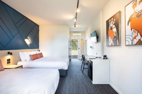 Nightcap at Sandown Park Hotel - Tourism Adelaide 4