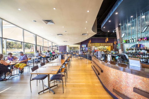 Nightcap at Sandown Park Hotel - Tourism Adelaide 6