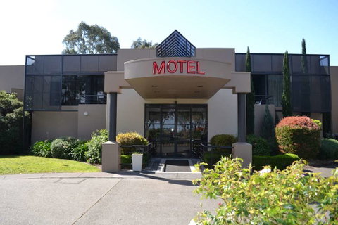 Dingley International Hotel - Tourism Adelaide 0