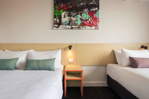 Nightcap At Waltzing Matilda Hotel - Tourism Adelaide 4