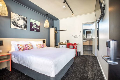 Monash Hotel - Tourism Adelaide 1