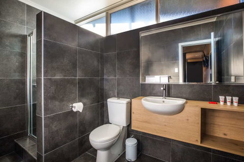 Monash Hotel - Tourism Adelaide 4