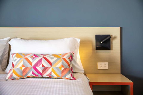 Monash Hotel - Tourism Adelaide 6