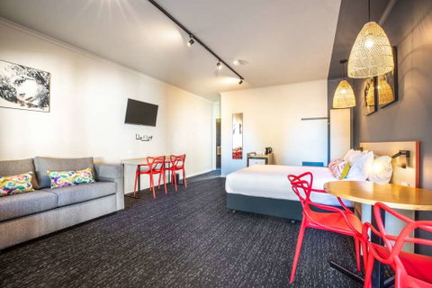 Monash Hotel - Tourism Adelaide 13