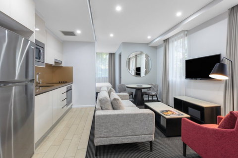 Meriton Suites North Ryde - Tourism Adelaide 4