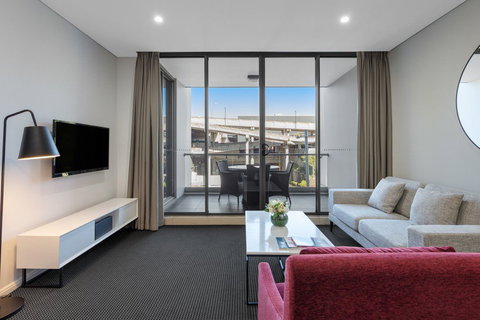 Meriton Suites North Ryde - Tourism Adelaide 5
