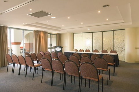 Oaks Calypso Plaza Resort - Tourism Adelaide 4