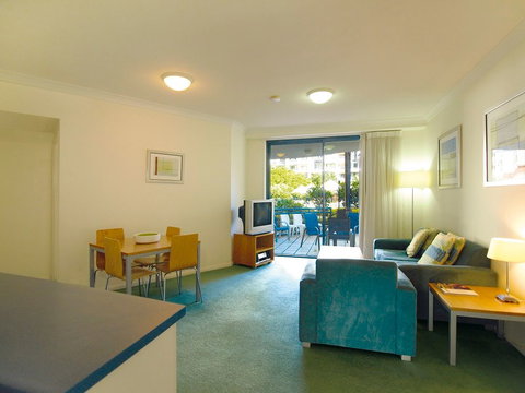 Oaks Calypso Plaza Resort - Tourism Adelaide 5