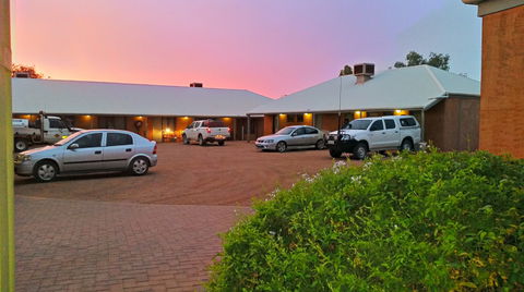 Mud Hut Motel - Tourism Adelaide 1