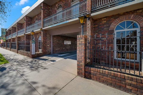 Quality Hotel Sherbourne Terrace - Tourism Adelaide 0