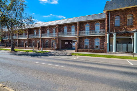 Quality Hotel Sherbourne Terrace - Tourism Adelaide 1
