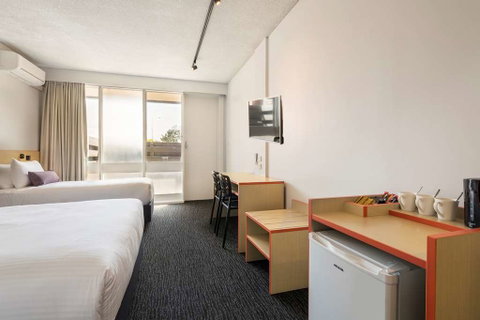 Nightcap At Waltzing Matilda Hotel - Tourism Adelaide 3