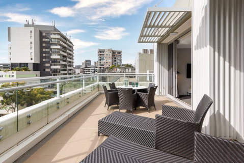 Meriton Suites Zetland - Tourism Adelaide 10
