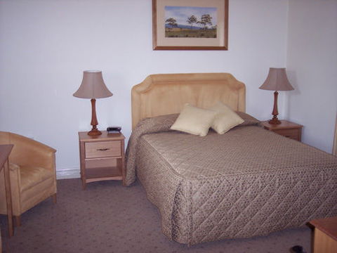 Ross Motel & Caravan Park - Tourism Adelaide 1