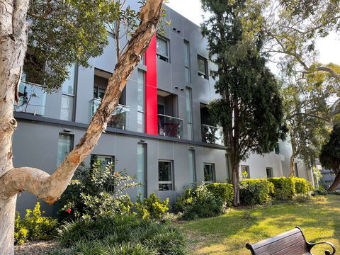 Best Western Plus Camperdown Suites - Tourism Adelaide 0