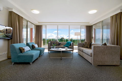 Pacific Suites Canberra - Tourism Adelaide 1
